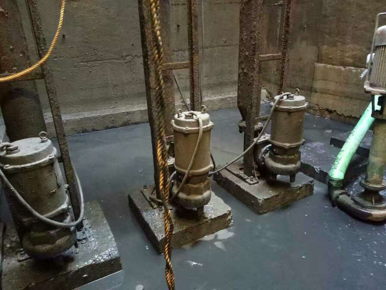 方山污水池清理